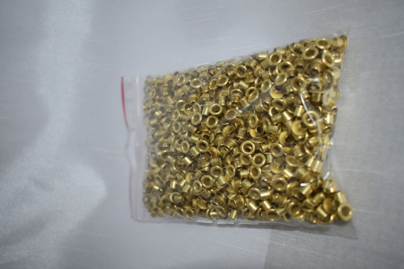 Snørering gullfarge